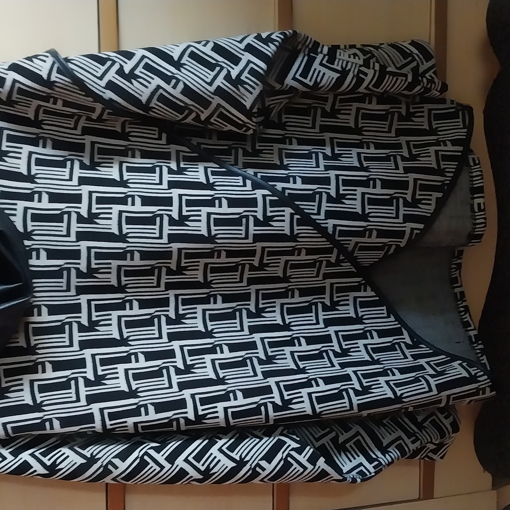 Chic Black and White Geometric Patterned Jacket